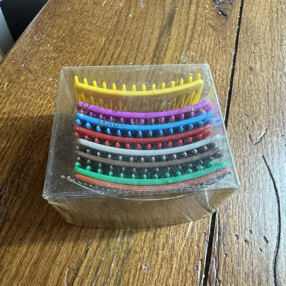 Lot of 17 Vintage Plastic & Metal Hair Combs Retro Unbranded USA